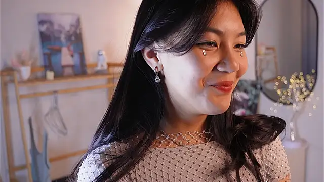 MoiraEger online show from October 2025 05:02:02 PM