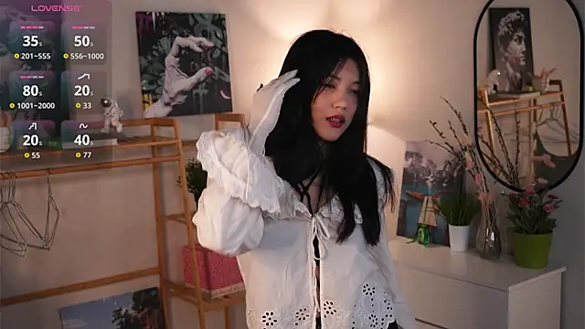 MoiraEger online show from October 2025 05:17:01 PM