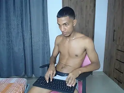 Snapshot of miguelmarcus chatting on October 2025 11:41:01 PM miguelmarcus online show from October 2025 11:41:01 PM