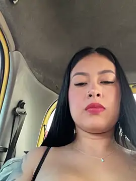 CrisMarulanda online show from October 2025 02:47:01 PM