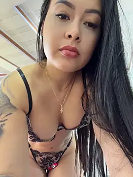 CrisMarulanda online show from April 2026 02:07:02 PM