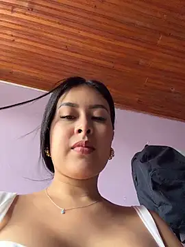 CrisMarulanda online show from April 2026 05:58:02 PM