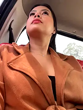 CrisMarulanda online show from November 2025 04:54:01 PM