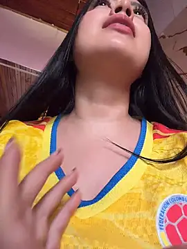 CrisMarulanda online show from June 2026 05:56:01 PM