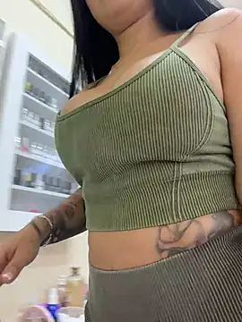 CrisMarulanda online show from June 2026 05:57:02 PM