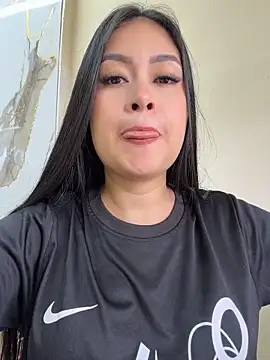 CrisMarulanda online show from June 2026 04:51:02 PM