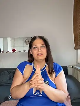 Katherine Leyla online show from June 2026 06:24:01 PM