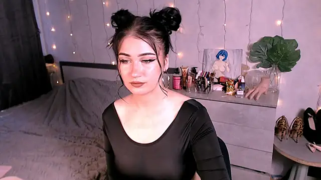 Katie Kiss online show from July 2026 06:12:01 PM