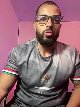 Snapshot of magnumchris chatting on July 2026 01:06:01 AM magnumchris online show from July 2026 01:06:01 AM