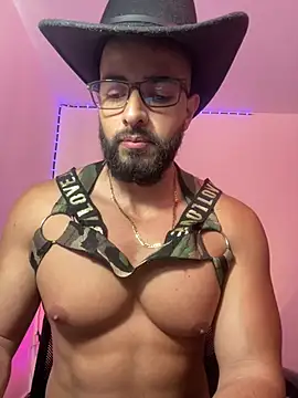 Snapshot of magnumchris chatting on June 2026 02:04:01 PM magnumchris online show from June 2026 02:04:01 PM
