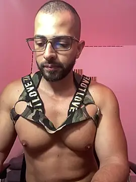 magnumchris online show from April 2026 03:50:02 PM