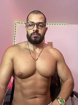 Snapshot of magnumchris chatting on June 2026 02:11:02 PM magnumchris online show from June 2026 02:11:02 PM