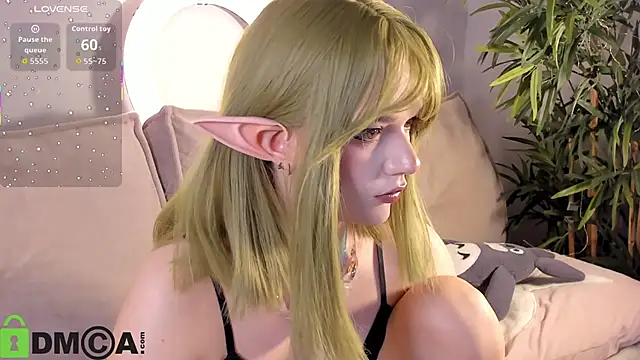 Molly Platt online show from February 2026 09:18:02 AM