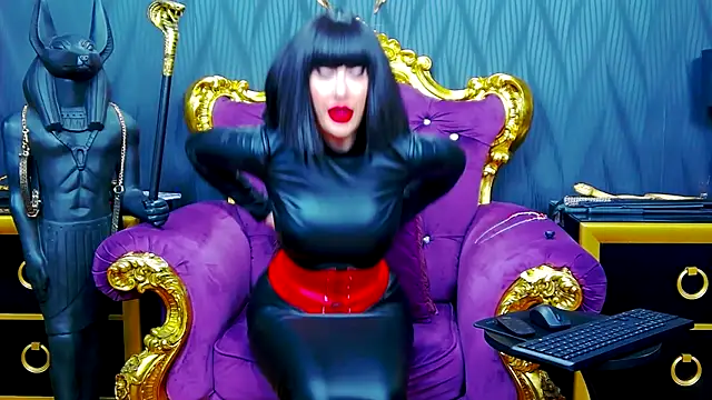 Snapshot of LaraMaeve chatting on December 2025 06:29:01 AM LaraMaeve online show from December 2025 06:29:01 AM