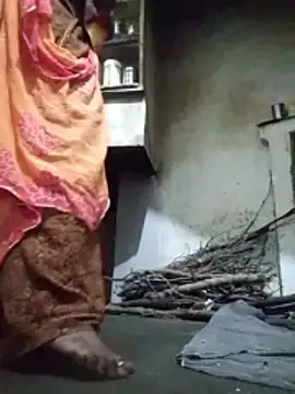 Snapshot of aunty_sumy chatting on October 2025 01:06:02 AM aunty sumy online show from October 2025 01:06:02 AM