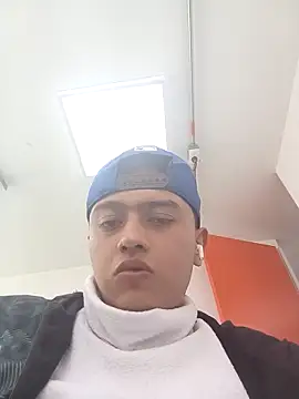 Snapshot of Lee_priest chatting on December 2025 03:17:01 PM Lee priest online show from December 2025 03:17:01 PM