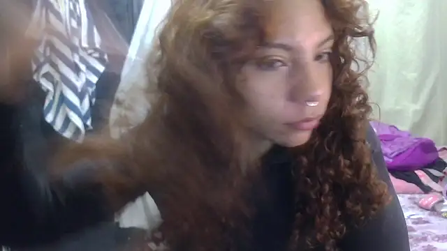 Snapshot of VioletV chatting on May 2026 12:31:01 AM VioletV online show from May 2026 12:31:01 AM