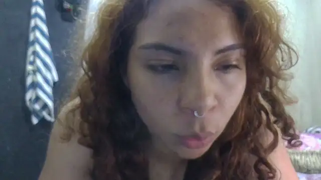 Snapshot of VioletV chatting on June 2026 02:24:02 AM VioletV online show from June 2026 02:24:02 AM
