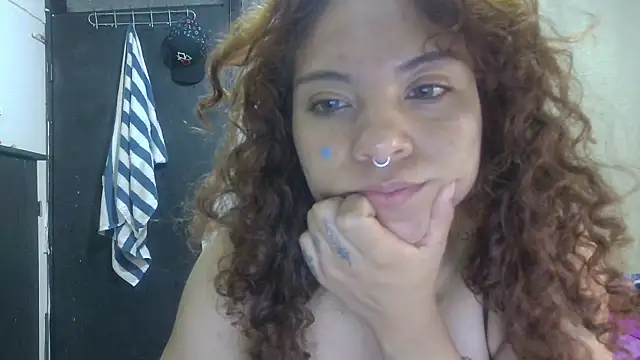 Snapshot of VioletV chatting on May 2026 12:41:01 AM VioletV online show from May 2026 12:41:01 AM