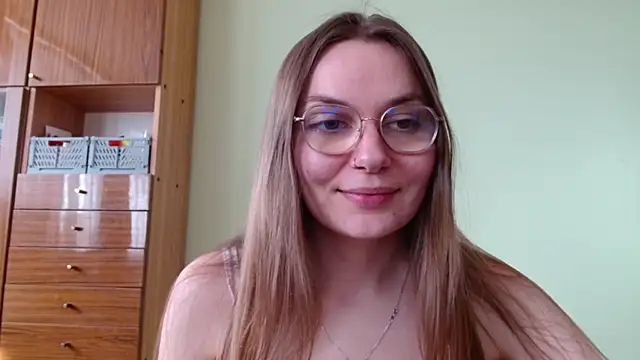 Snapshot of LooveELLYx chatting on May 2026 02:26:01 PM LooveELLYx online show from May 2026 02:26:01 PM