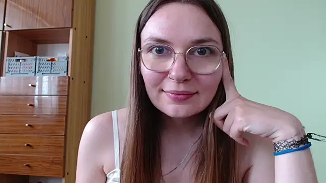 LooveELLYx online show from June 2026 02:33:01 PM