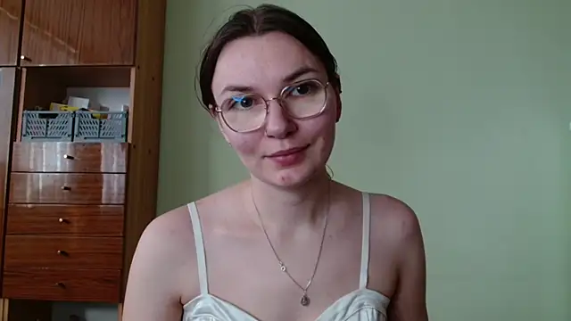 Snapshot of LooveELLYx chatting on October 2025 01:32:01 PM LooveELLYx online show from October 2025 01:32:01 PM