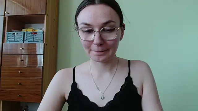 LooveELLYx online show from June 2026 01:32:02 PM