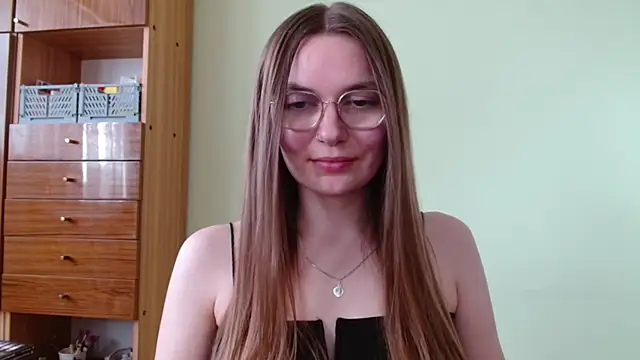 Snapshot of LooveELLYx chatting on April 2026 01:40:01 PM LooveELLYx online show from April 2026 01:40:01 PM