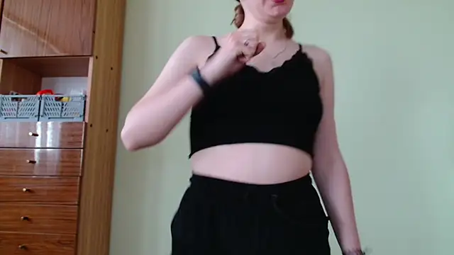 Snapshot of LooveELLYx chatting on May 2026 06:39:02 AM LooveELLYx online show from May 2026 06:39:02 AM