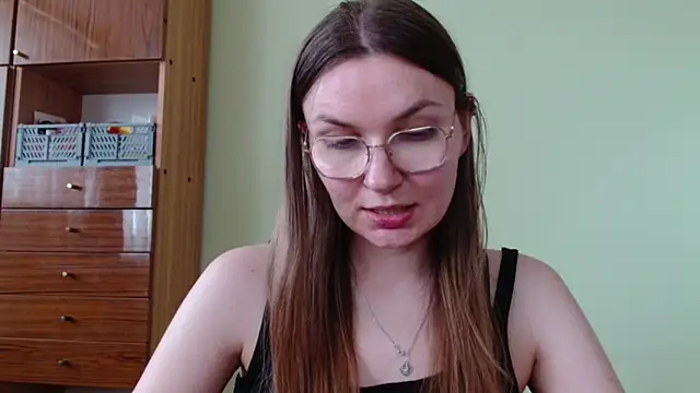 LooveELLYx online show from June 2026 01:34:01 PM