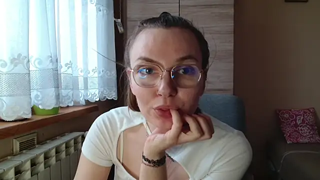 Snapshot of LooveELLYx chatting on December 2025 07:42:02 AM LooveELLYx online show from December 2025 07:42:02 AM