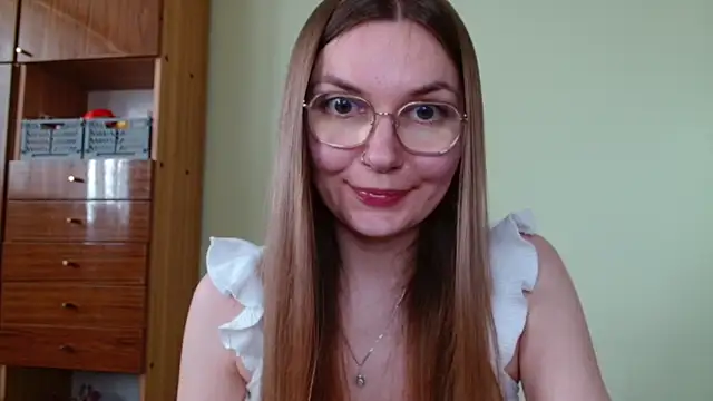 Snapshot of LooveELLYx chatting on May 2026 01:37:02 PM LooveELLYx online show from May 2026 01:37:02 PM