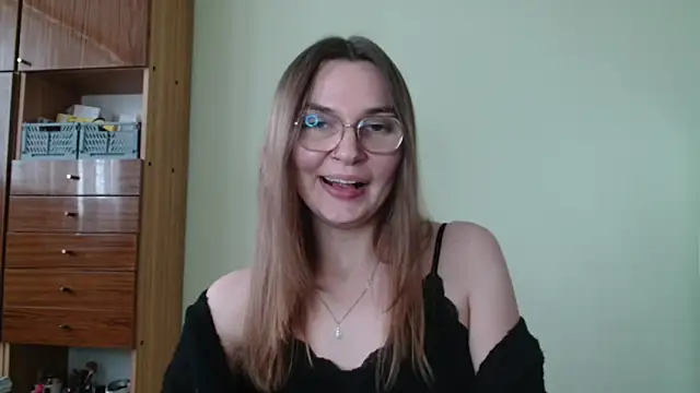 LooveELLYx online show from October 2025 01:34:01 PM