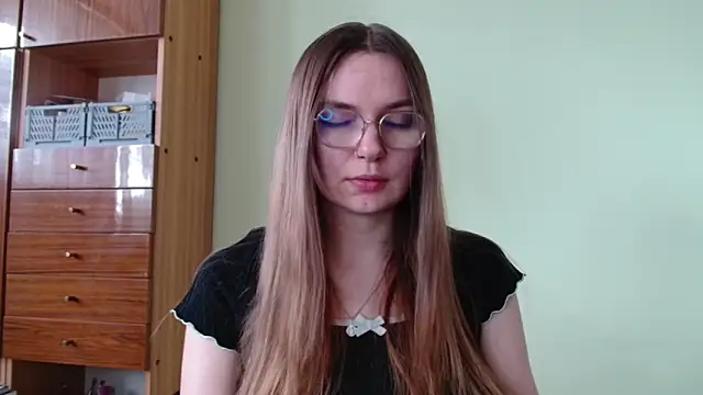 LooveELLYx online show from March 2026 02:26:01 PM