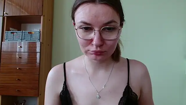 Snapshot of LooveELLYx chatting on May 2026 01:44:02 PM LooveELLYx online show from May 2026 01:44:02 PM