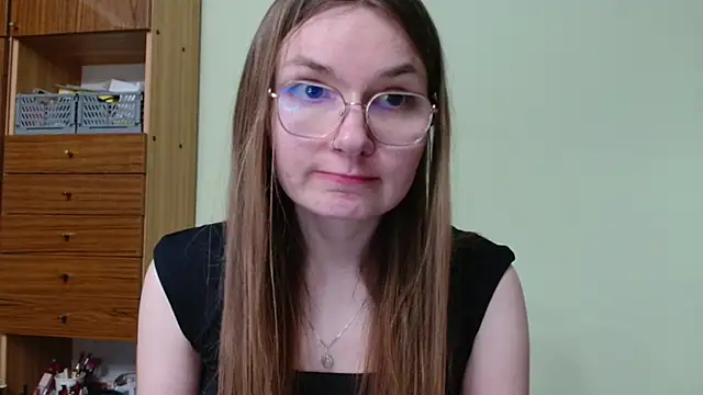 Snapshot of LooveELLYx chatting on April 2026 10:01:02 PM LooveELLYx online show from April 2026 10:01:02 PM