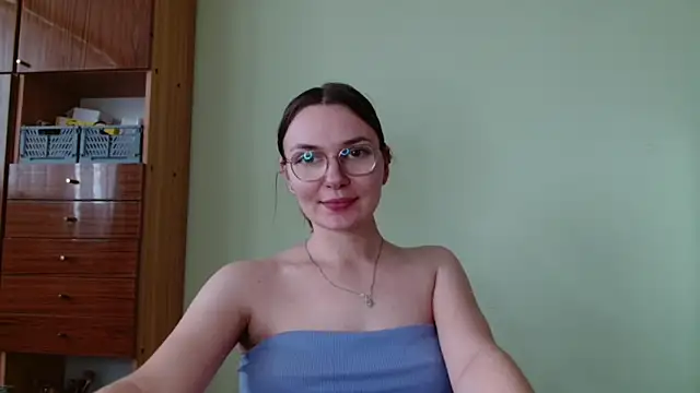 LooveELLYx online show from September 2025 01:28:02 PM