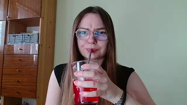 Snapshot of LooveELLYx chatting on April 2026 01:35:01 PM LooveELLYx online show from April 2026 01:35:01 PM