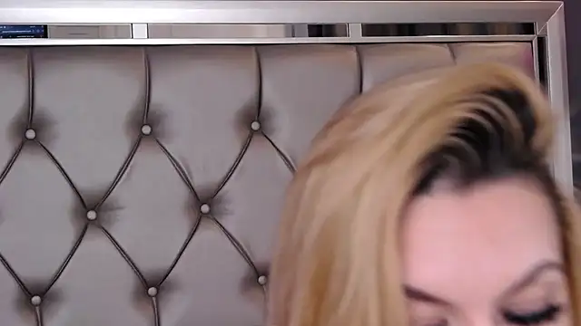 MayaHale online show from November 2025 11:54:01 AM