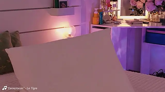 chillwithella online show from May 2026 10:36:01 AM