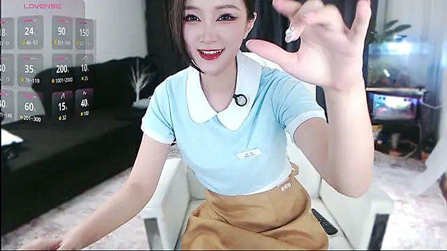 Snapshot of Candice-99 chatting on September 2025 02:40:01 PM Candice-99 online show from September 2025 02:40:01 PM