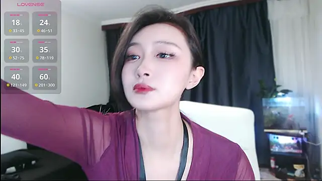 Snapshot of Candice-99 chatting on September 2025 03:06:01 PM Candice-99 online show from September 2025 03:06:01 PM