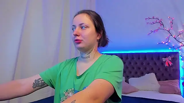 LilaVame online show from November 2025 01:44:02 PM