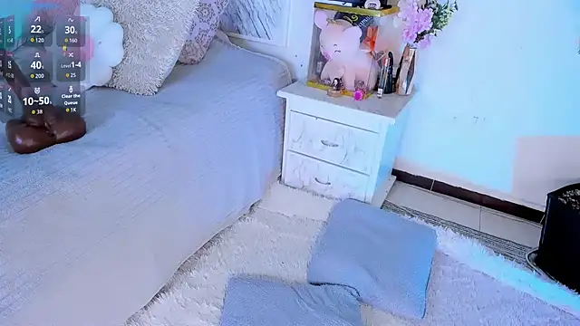 Snapshot of Simonesmith01 chatting on December 2025 05:03:02 PM Simonesmith01 online show from December 2025 05:03:02 PM