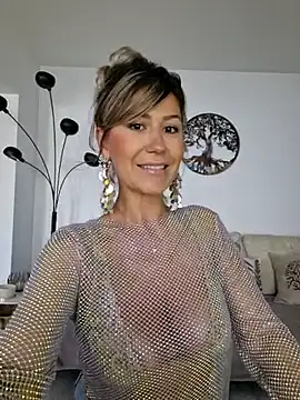 CelynaRoss online show from April 2026 09:32:01 AM