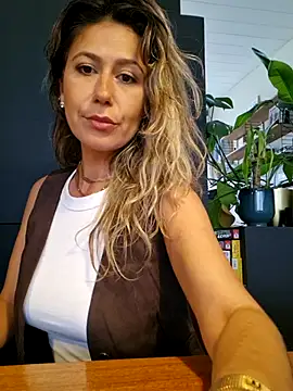 Snapshot of CelynaRoss chatting on July 2026 07:22:01 PM CelynaRoss online show from July 2026 07:22:01 PM