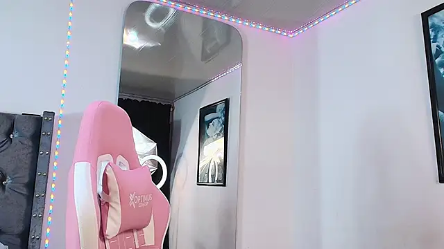 Snapshot of GraceWallace_ chatting on November 2025 11:03:02 PM GraceWallace online show from November 2025 11:03:02 PM