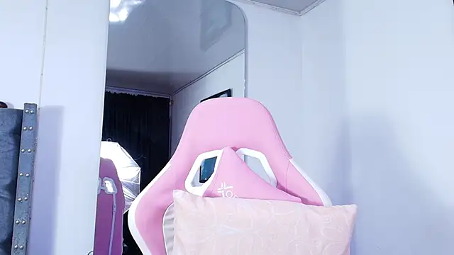 GraceWallace  online show from April 2026 04:58:02 AM