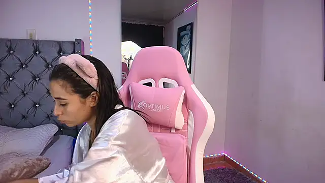 Snapshot of GraceWallace_ chatting on November 2025 04:05:01 AM GraceWallace online show from November 2025 04:05:01 AM