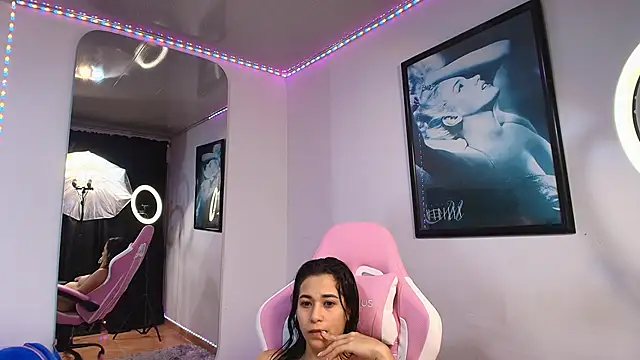 Snapshot of GraceWallace_ chatting on November 2025 01:53:02 AM GraceWallace online show from November 2025 01:53:02 AM